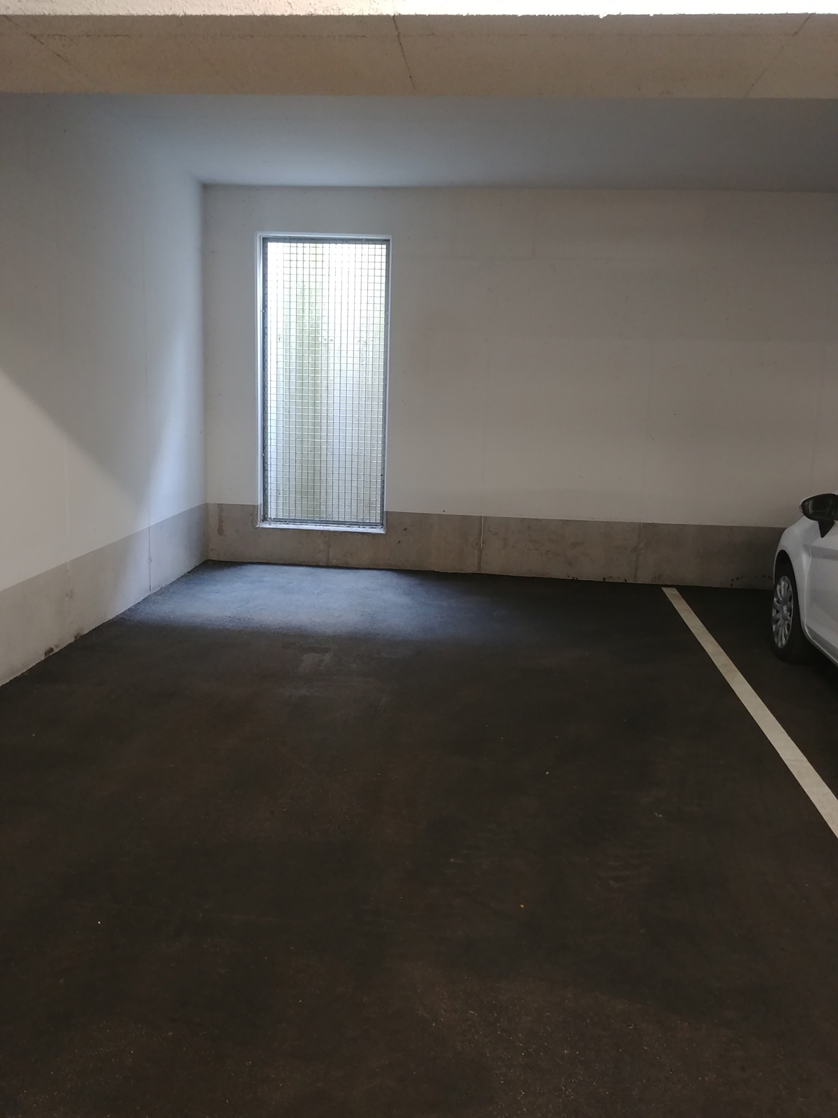 Tiefgaragenparkplatz zu Vermieten (Leonding)