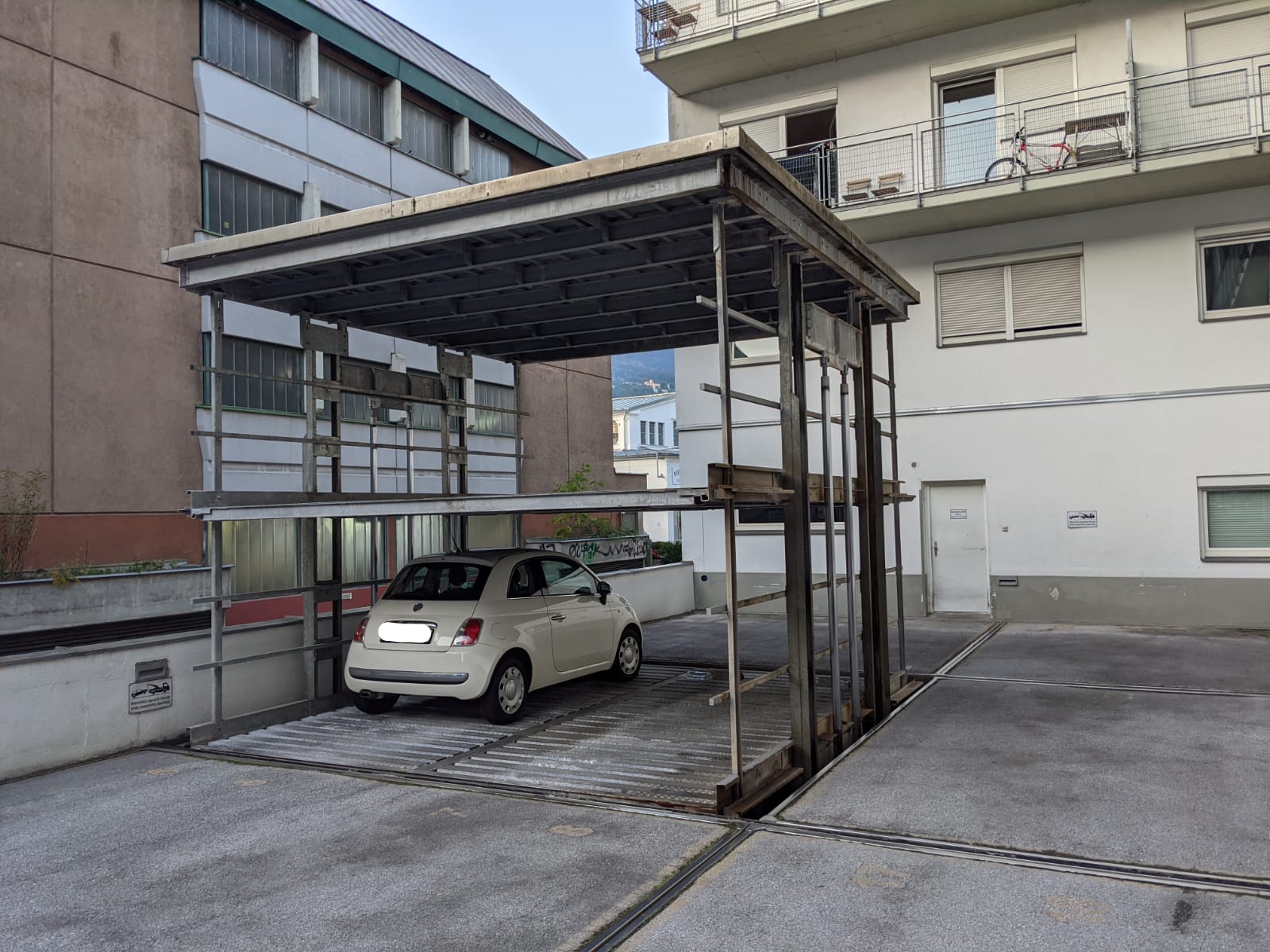 Tiefgaragenabstellplatz (Stapler)